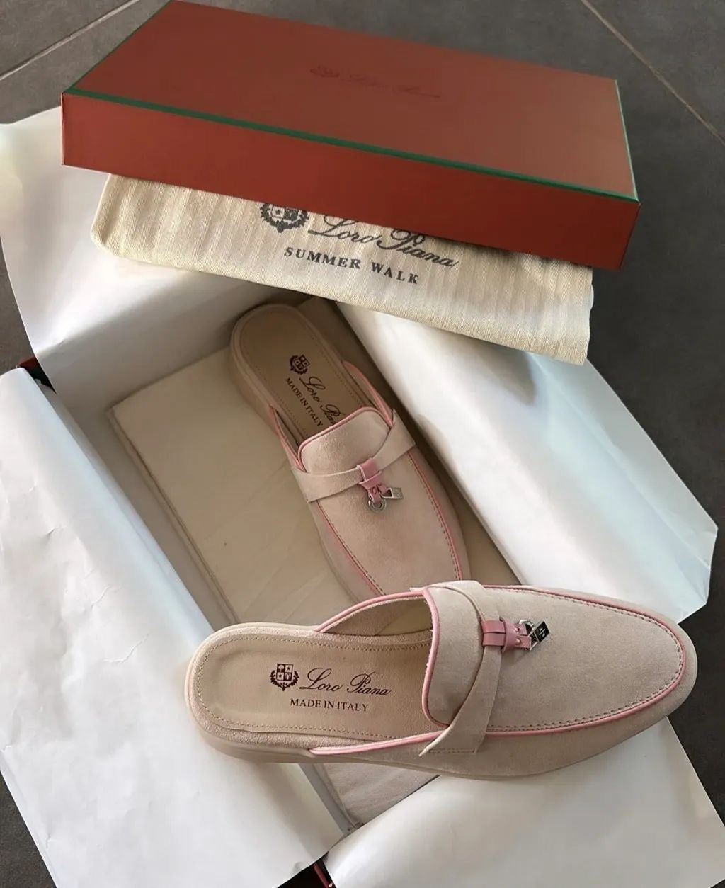 Loro rose
